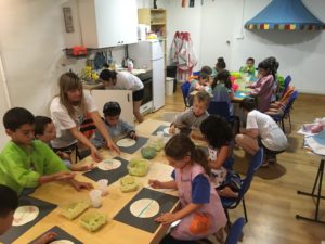 English summer camp in Sarrià. Crafts, cooking, painting and much more!
